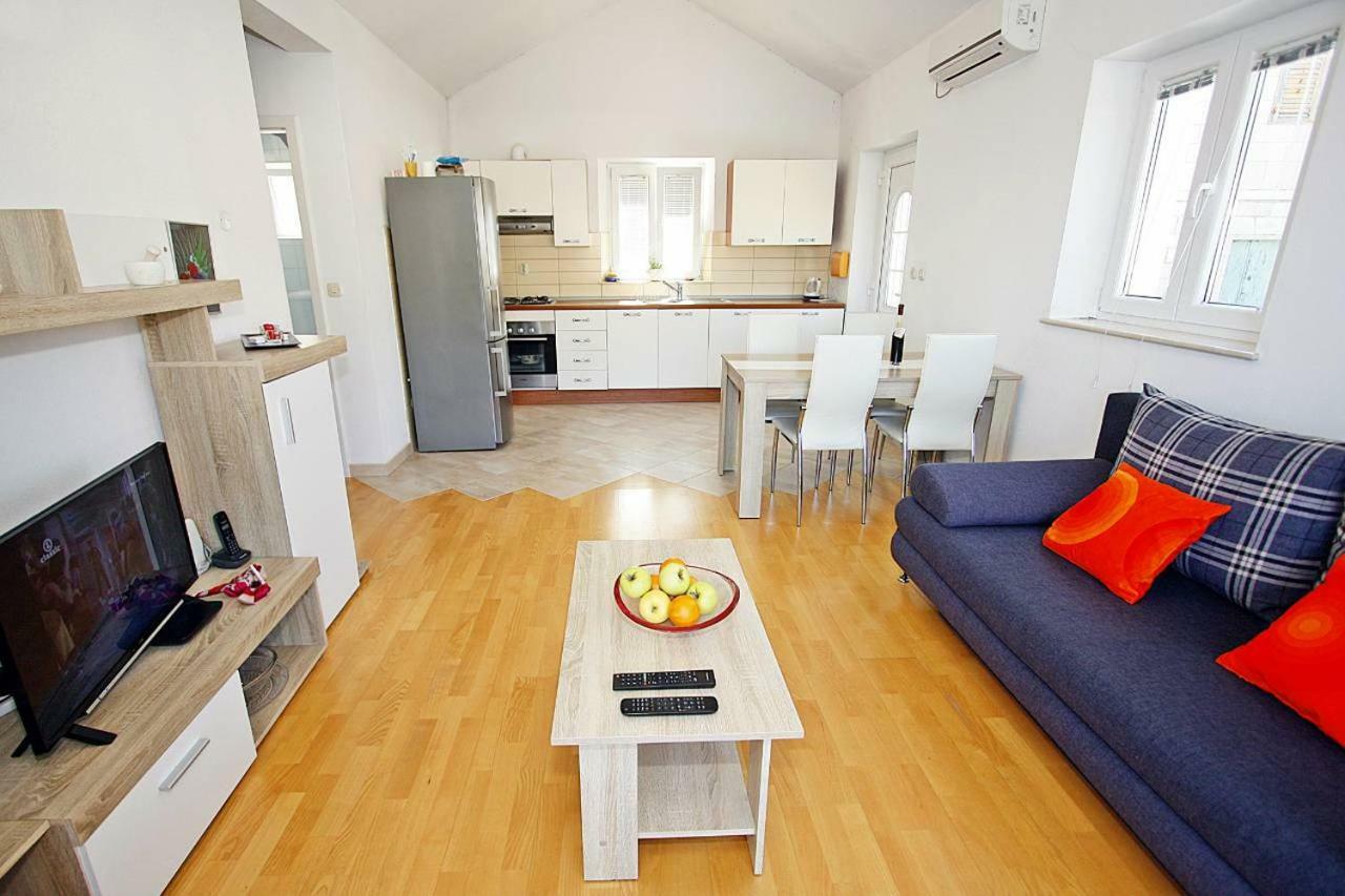 Apartmani Nila Пучишча Экстерьер фото