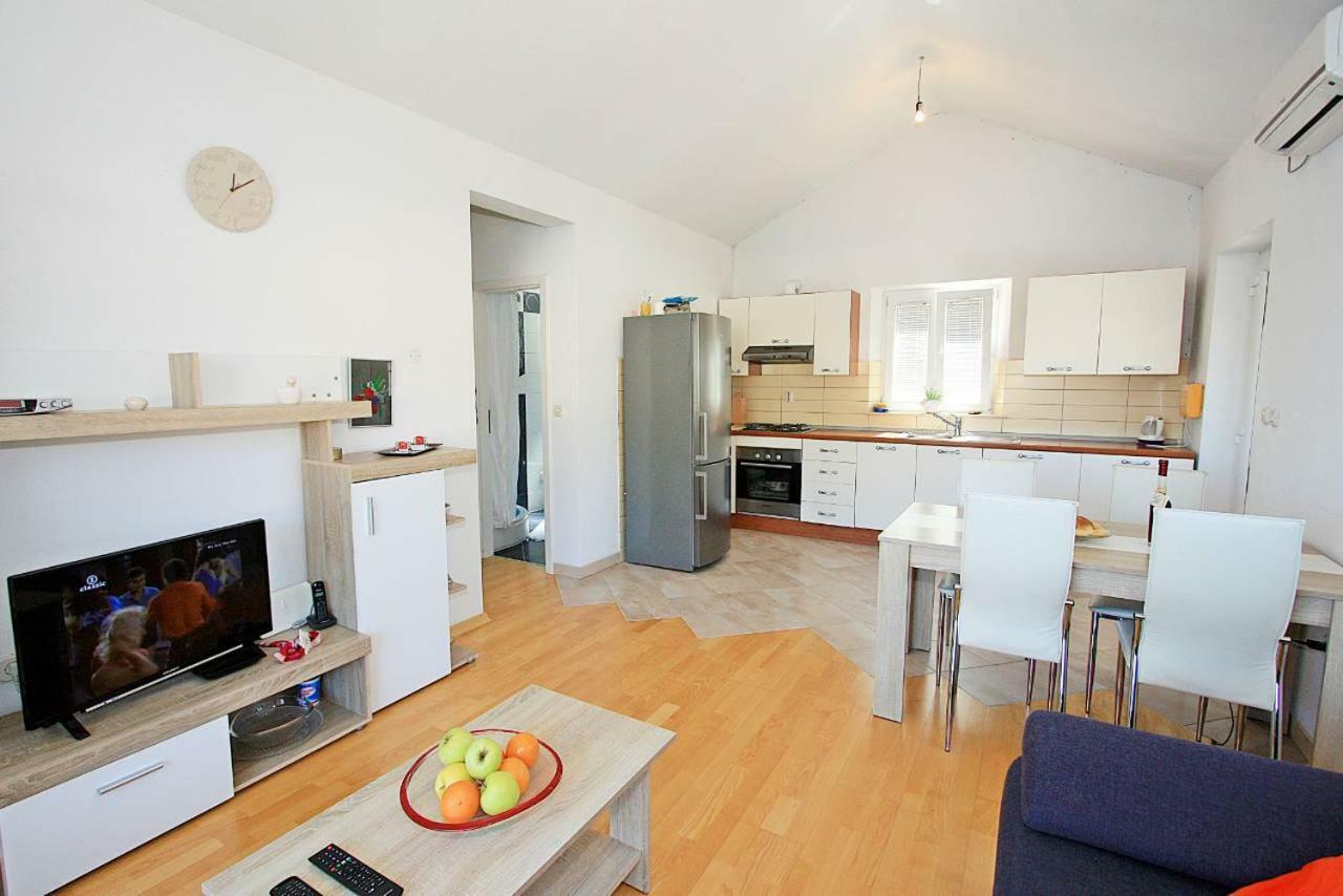 Apartmani Nila Пучишча Экстерьер фото
