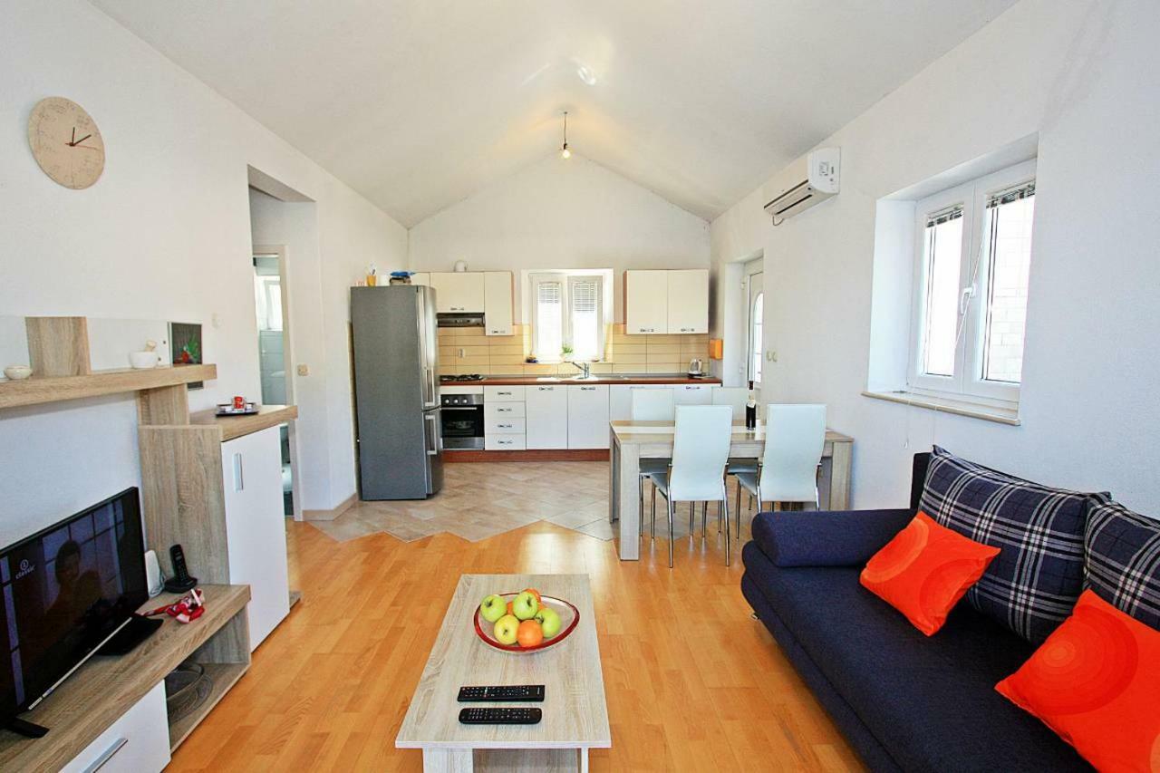 Apartmani Nila Пучишча Экстерьер фото
